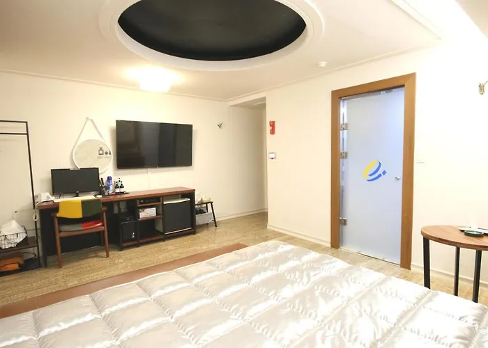 Hotel E Fashion Hotel 2*